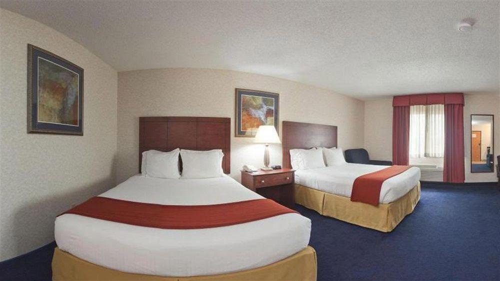 Holiday Inn Express Deforest By Ihg Екстериор снимка