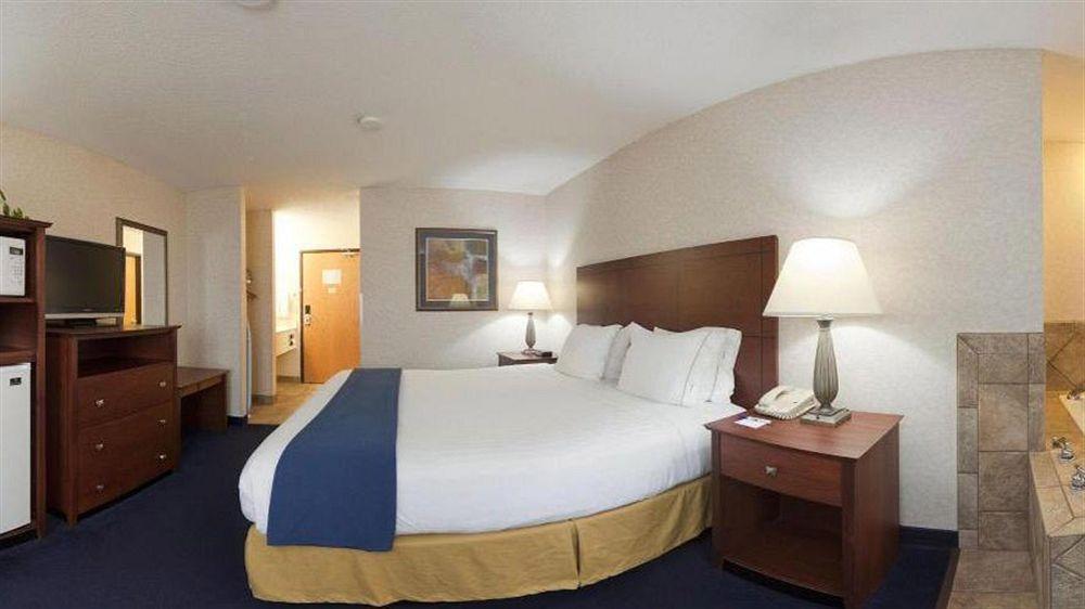 Holiday Inn Express Deforest By Ihg Екстериор снимка