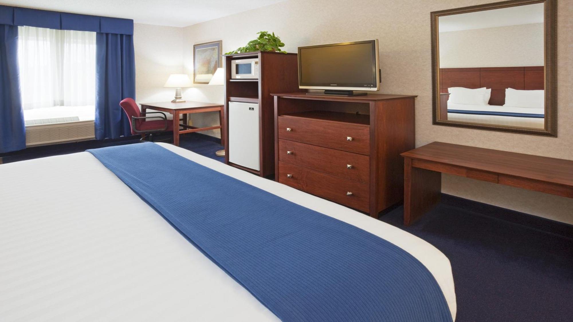 Holiday Inn Express Deforest By Ihg Екстериор снимка