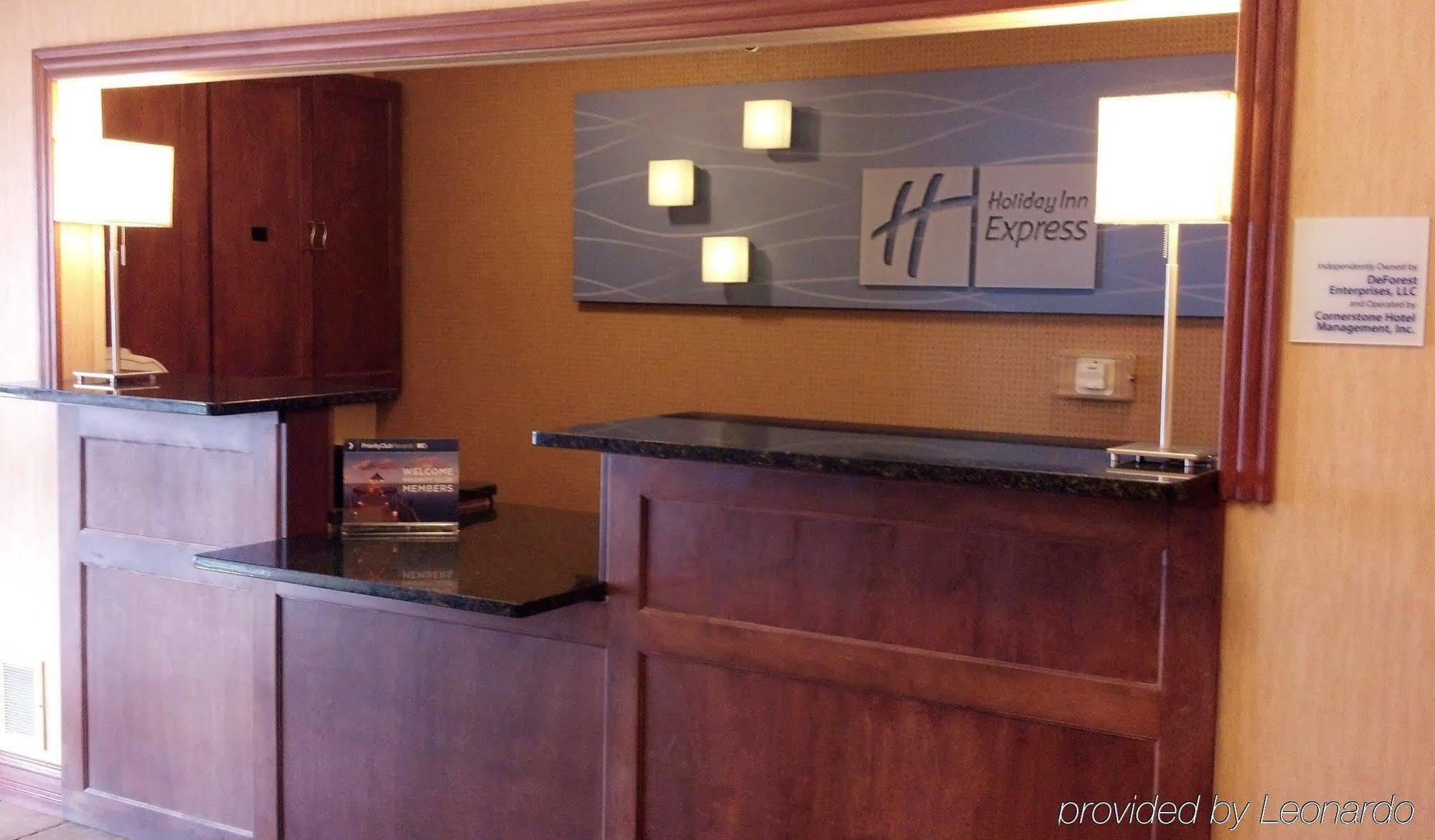 Holiday Inn Express Deforest By Ihg Екстериор снимка