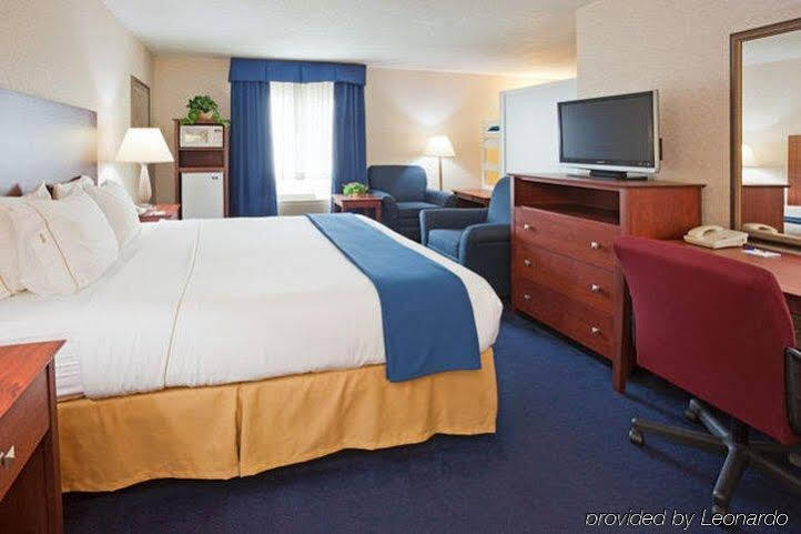 Holiday Inn Express Deforest By Ihg Екстериор снимка