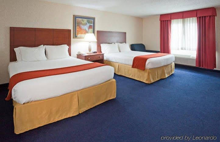 Holiday Inn Express Deforest By Ihg Екстериор снимка